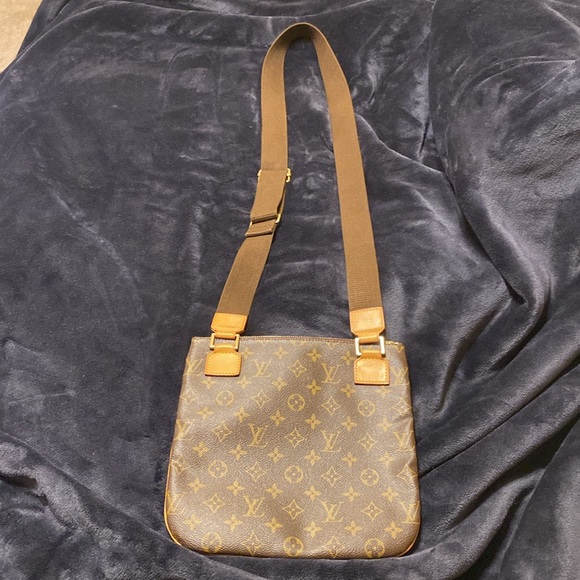 🩷 LOUIS VUITTON BOSPHORE MONOGRAM CROSSBODY 🩷 - Picture 9 of 16